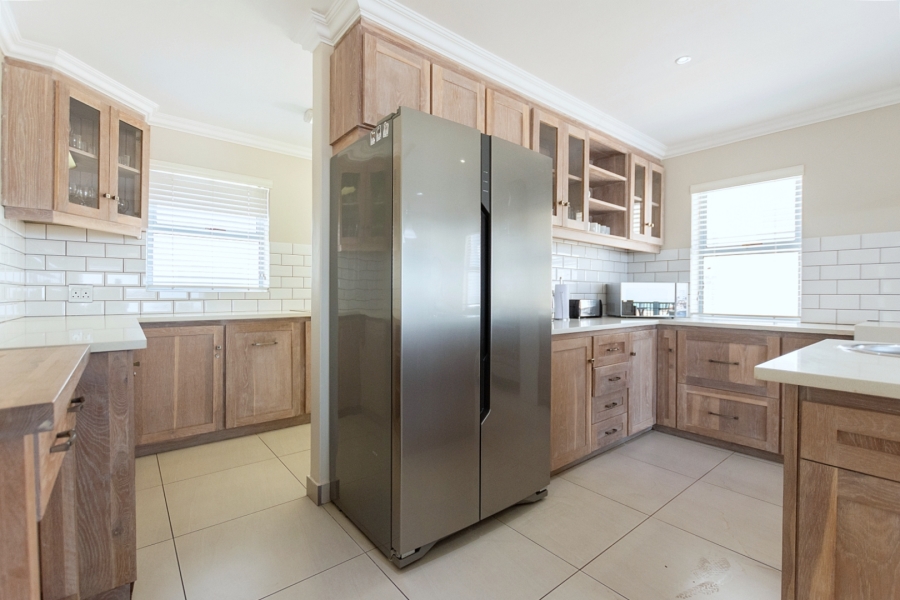 5 Bedroom Property for Sale in Paradise Beach Western Cape